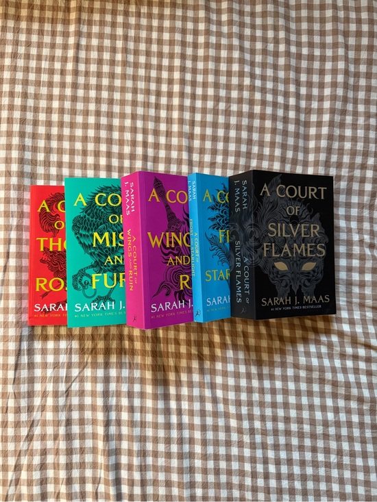 Other - A Court of Thorns and Roses Book Set - With Barnes and Noble Exclusive